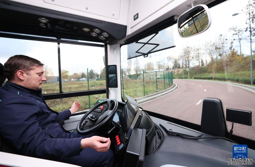 中企造自动驾驶大巴客车将在法国载客运营