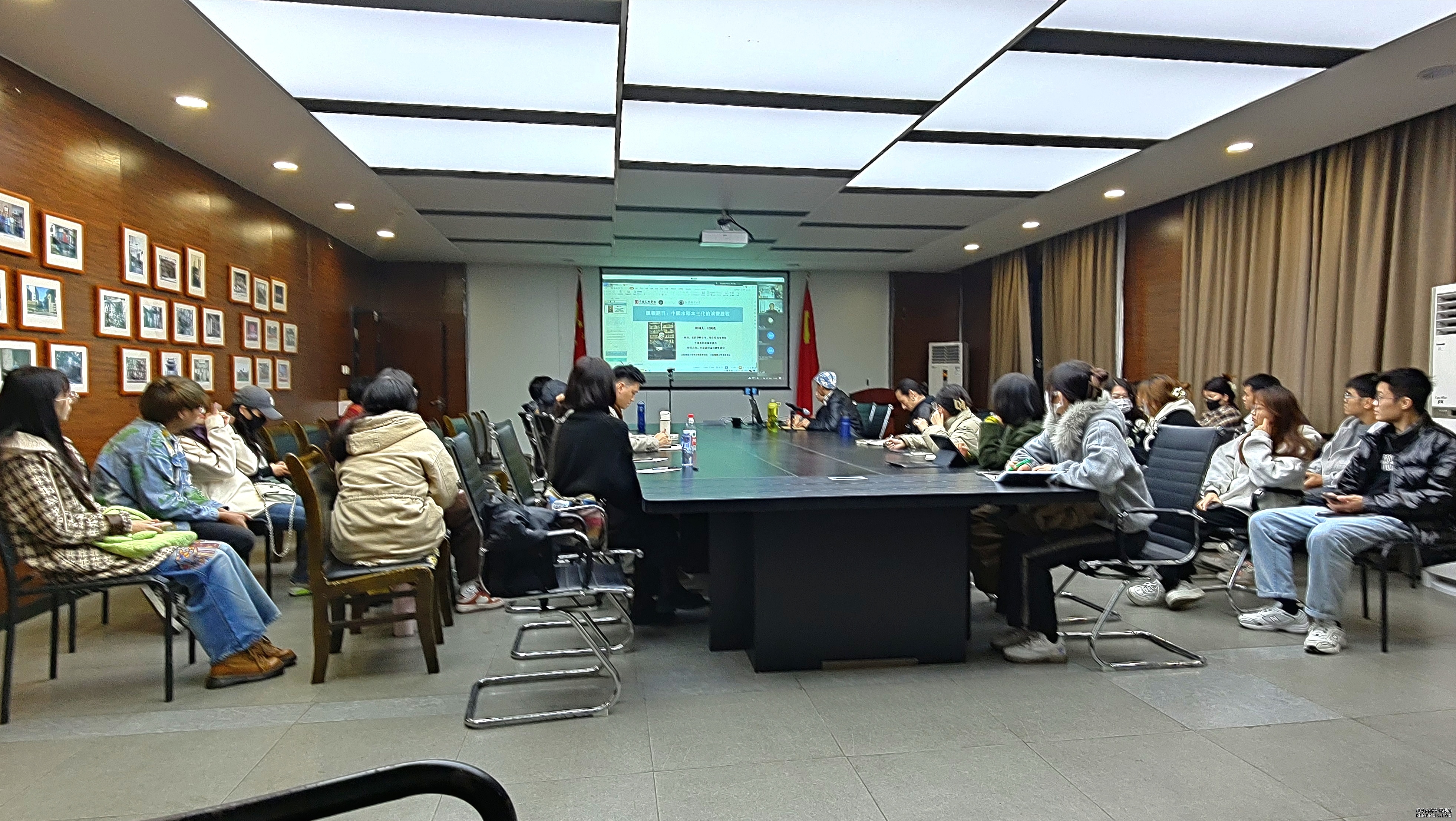 我院甘兴义教授受邀到广西艺术学院做学术讲座