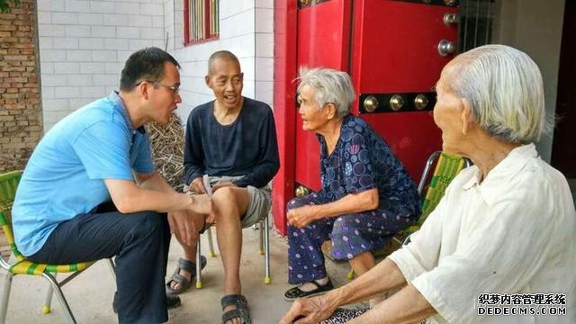 暖心谷昌豪冒雨调研产业扶贫(科技帮扶开花结果)(2)