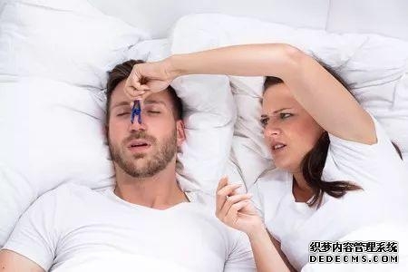 睡觉时打呼噜用什么方法治疗（睡觉打呼噜鼾声如雷）(2)