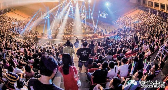 揭演艺界乱象:明星砸钱刷出天价片酬 黑客盗号刷量