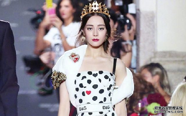 迪丽热巴谈T台首秀