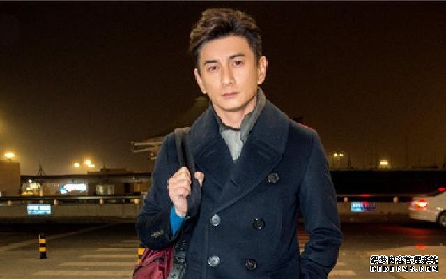 吴奇隆活动婉拒粉丝挽手