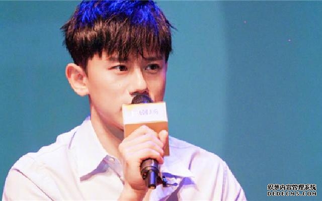 张杰谈初登话剧舞台