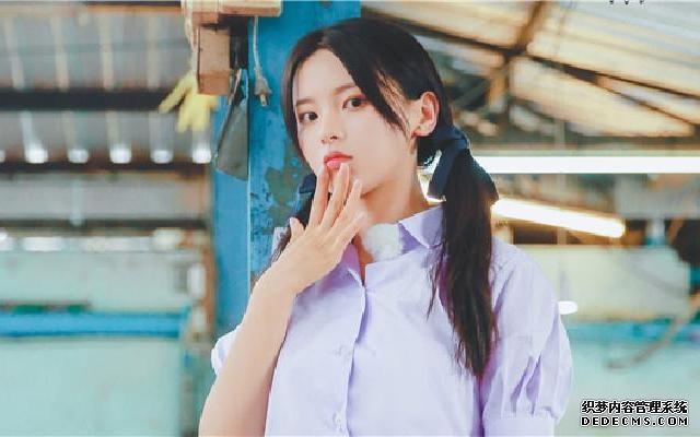 杨超越双马尾段奥娟妹妹头  