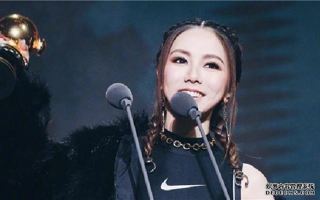 《明日之子4》导师邓紫棋 