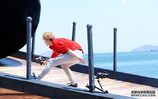 鹿晗挑战任务意外受伤 