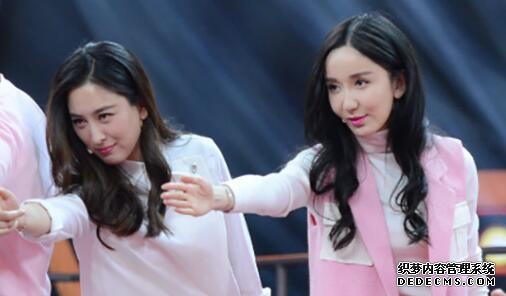 娄艺潇马苏翩翩起舞