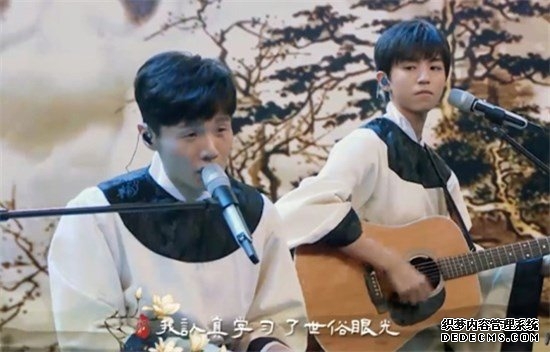 王俊凯李荣浩弹唱《李白》 