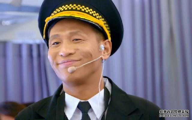 宋小宝化身机长飞上天 