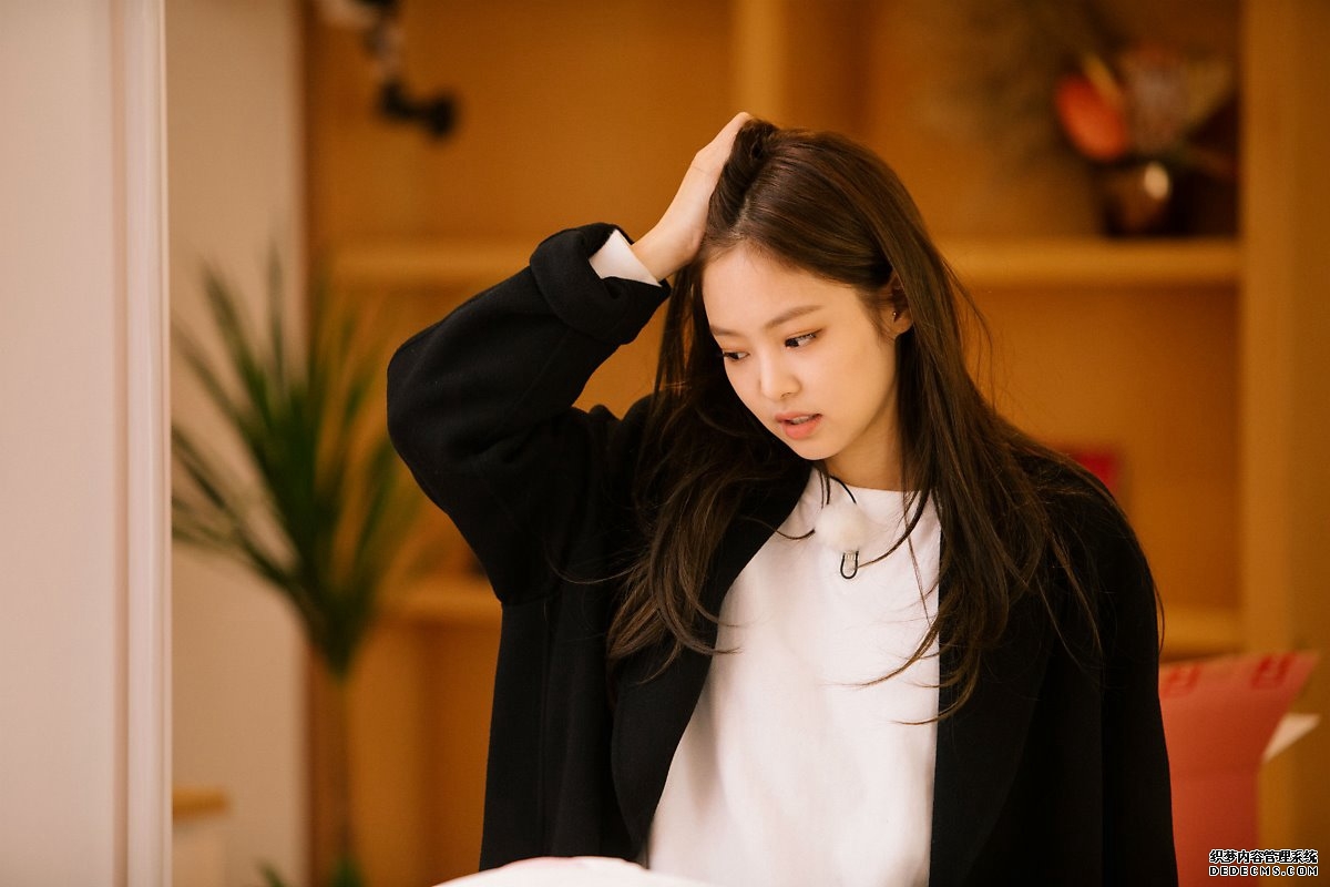 韩女团BLACKPINK的“浪漫满屋”金智秀金智妮朴彩