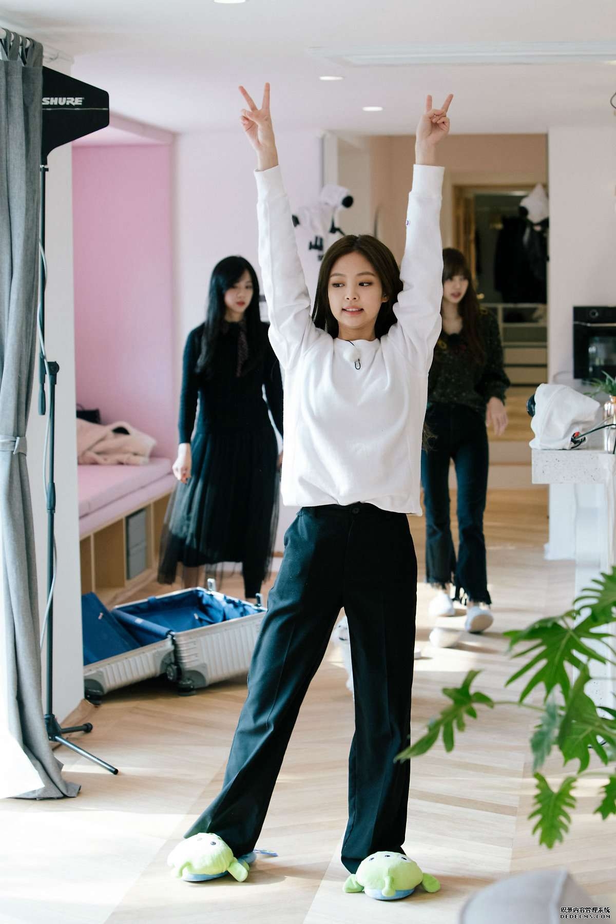 韩女团BLACKPINK的“浪漫满屋”金智秀金智妮朴彩