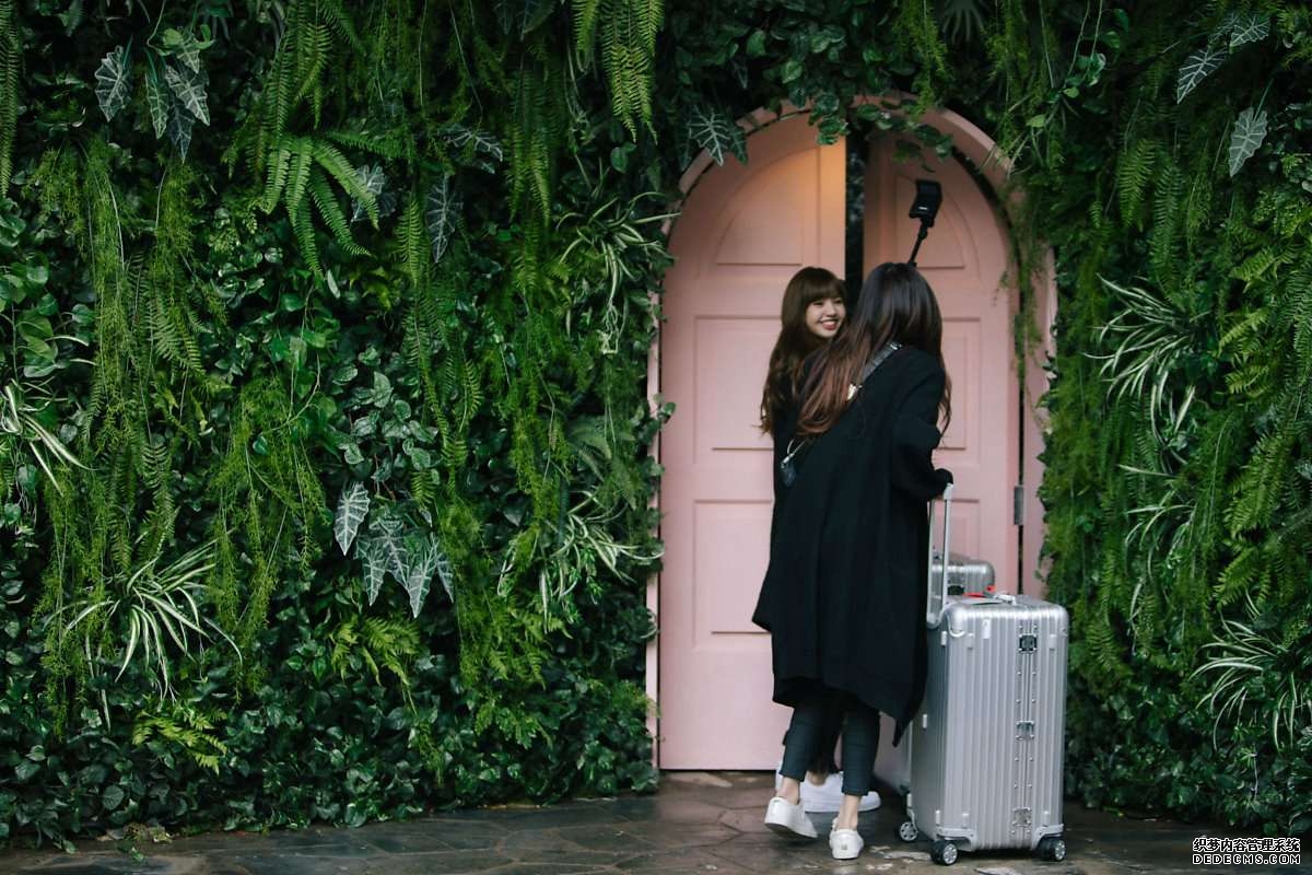 韩女团BLACKPINK的“浪漫满屋”金智秀金智妮朴彩