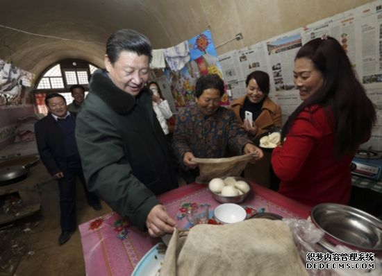 习近平回梁家河村看望父老乡亲【4】