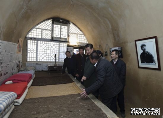 习近平回梁家河村看望父老乡亲【4】