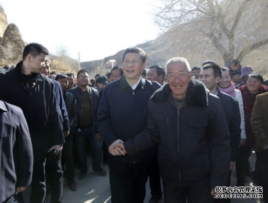 习近平回梁家河村看望父老乡亲【4】