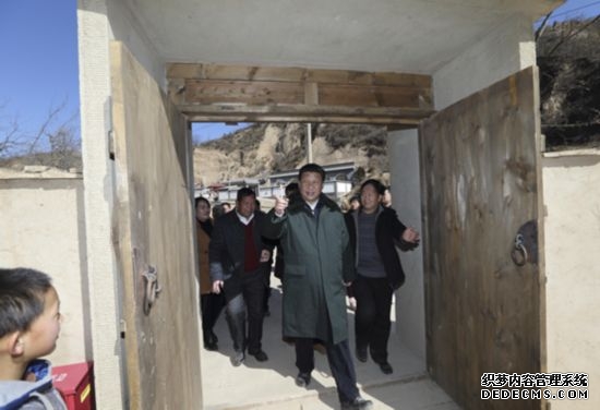 习近平回梁家河村看望父老乡亲【4】