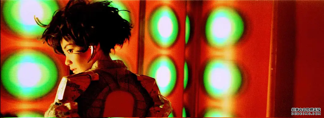 走在时尚尖端的女人。/《2046》