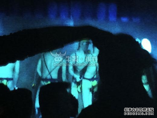 猛男真空露骨表演 深圳“重口味”酒吧真淫乱啊