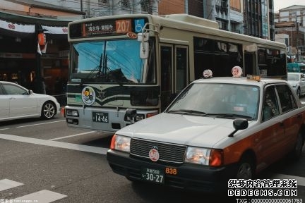 新款红旗E-HS9正式上市 全系车型均可选装动力电池无线充电