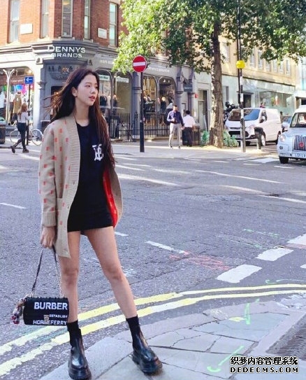 九位女星的少女感私服穿搭参考