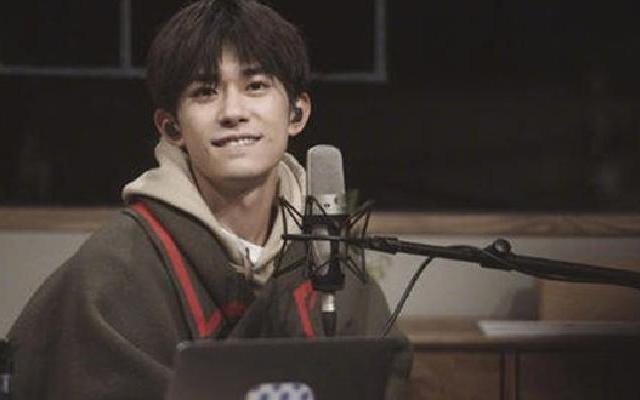 易烊千玺郭麒麟合作说相声 