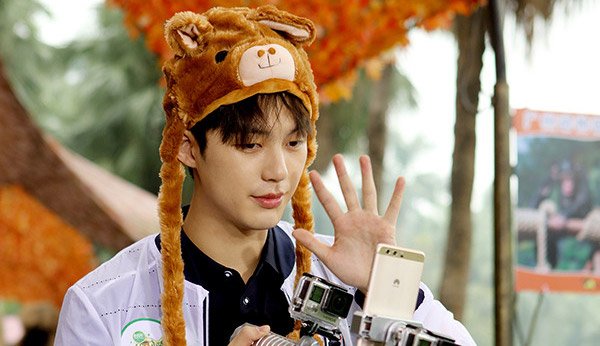 董力出怪招变另类骆驼