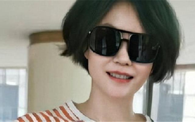 天后王菲挑战绿发色  