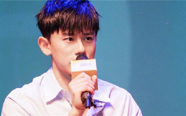 张杰谈初登话剧舞台 