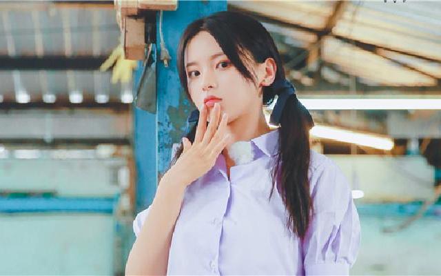 杨超越双马尾段奥娟妹妹头  