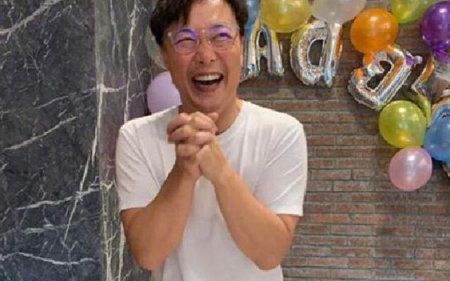 陈奕迅凌晨踩点为自己庆生 