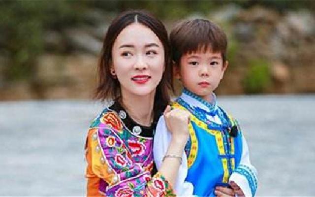 嗯哼逗笑霍思燕 