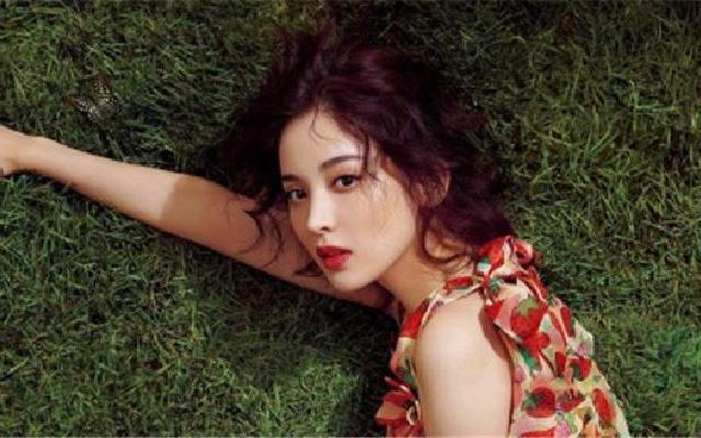 娜扎变身油画少女拍大片