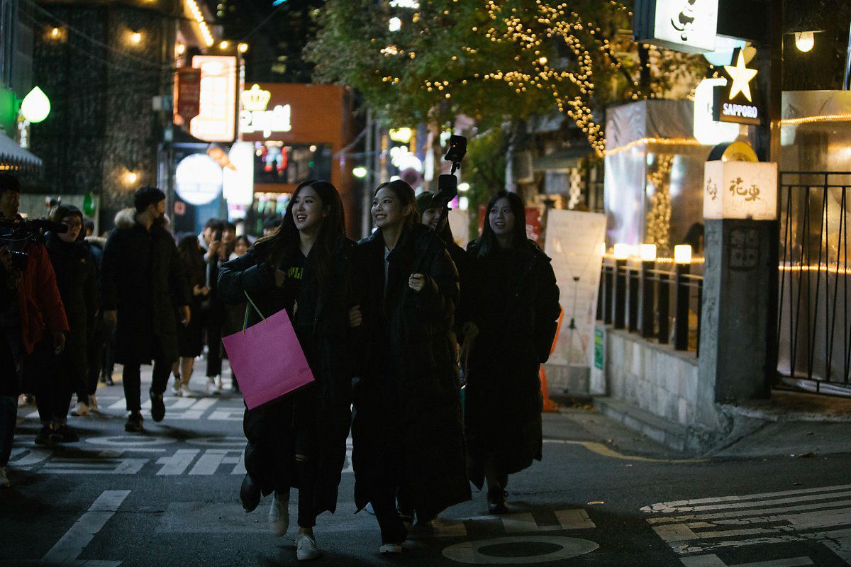 韓女團BLACKPINK的“浪漫滿屋”金智秀金智妮朴彩