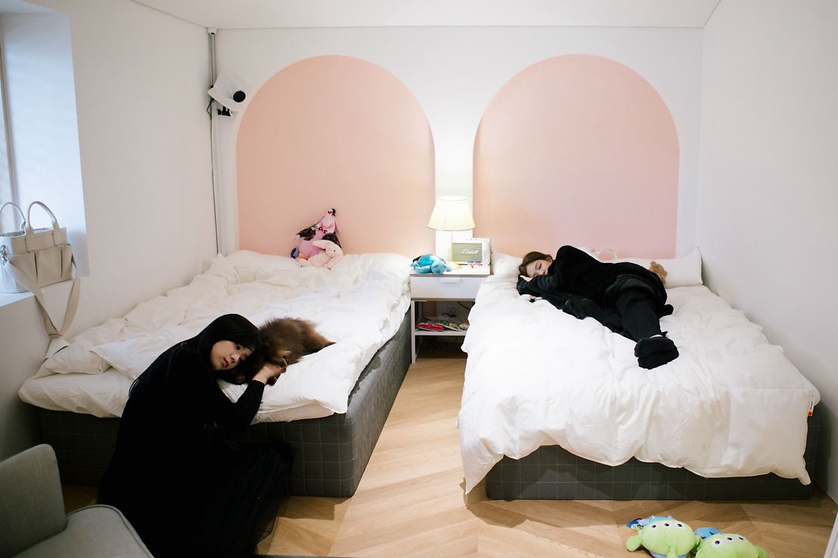 韓女團BLACKPINK的“浪漫滿屋”金智秀金智妮朴彩