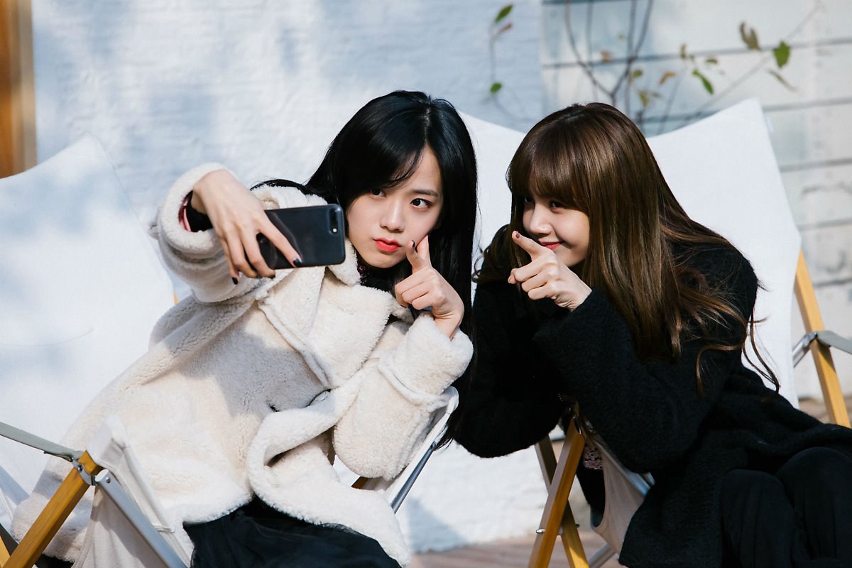 韓女團BLACKPINK的“浪漫滿屋”金智秀金智妮朴彩