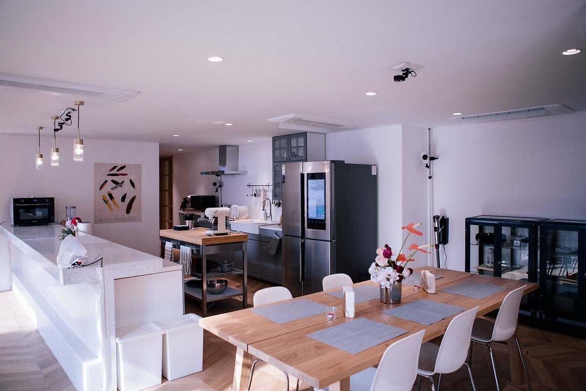 韓女團BLACKPINK的“浪漫滿屋”金智秀金智妮朴彩