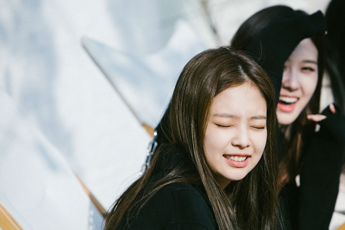 韓女團BLACKPINK的“浪漫滿屋”金智秀金智妮朴彩