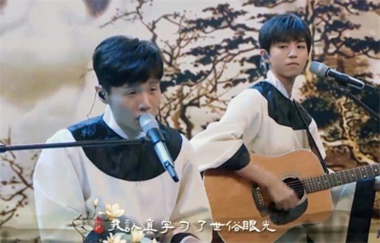 王俊凯李荣浩弹唱《李白》 