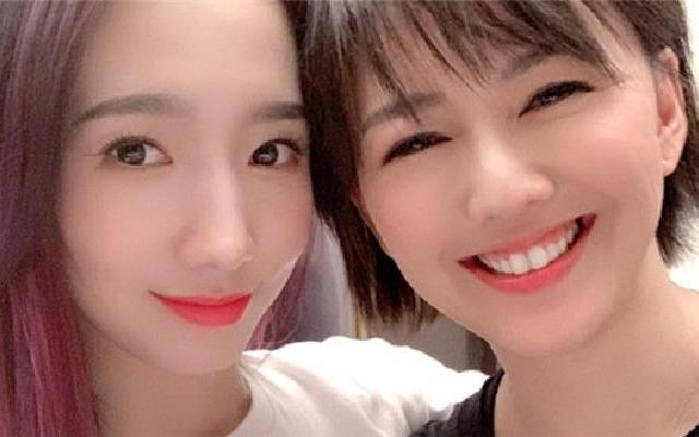 孟美岐微博为孙燕姿庆生 