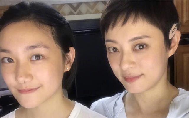 孙俪与妹妹同框  