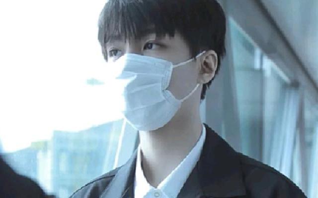 王俊凯最新机场照曝光