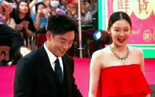 郑恺苗苗婚后首次合体亮相