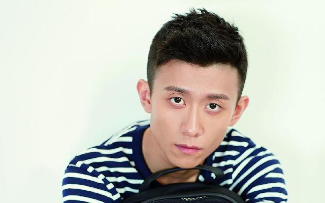 张一山用表情包为杨紫庆生