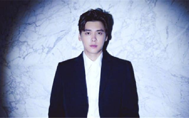 李易峰化身探月迷