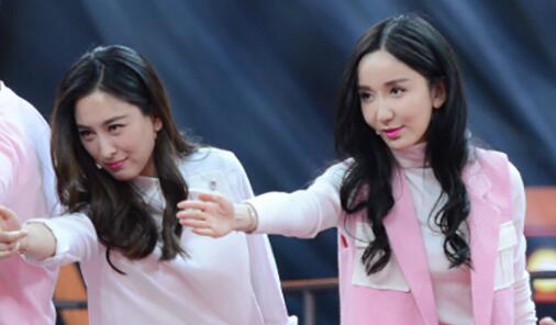 娄艺潇马苏翩翩起舞