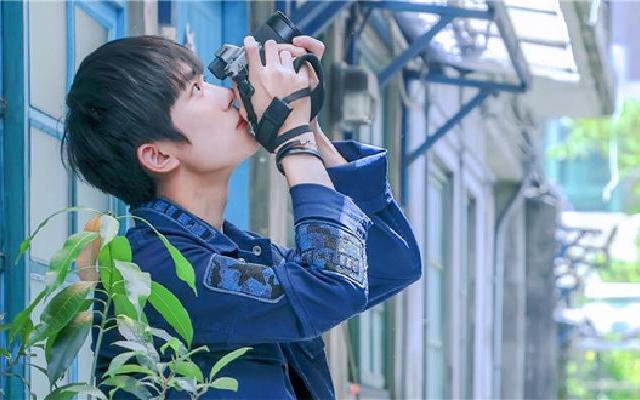 易烊千玺最新写真曝光 