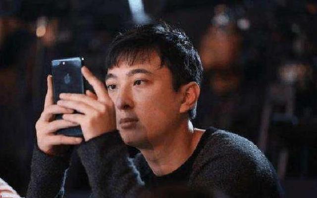 网友日本偶遇王思聪和女友 