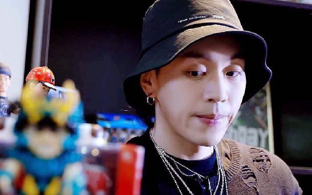 杨文昊演绎街舞炸裂全场 