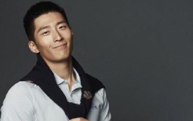 窦骁用爱发起做公益  